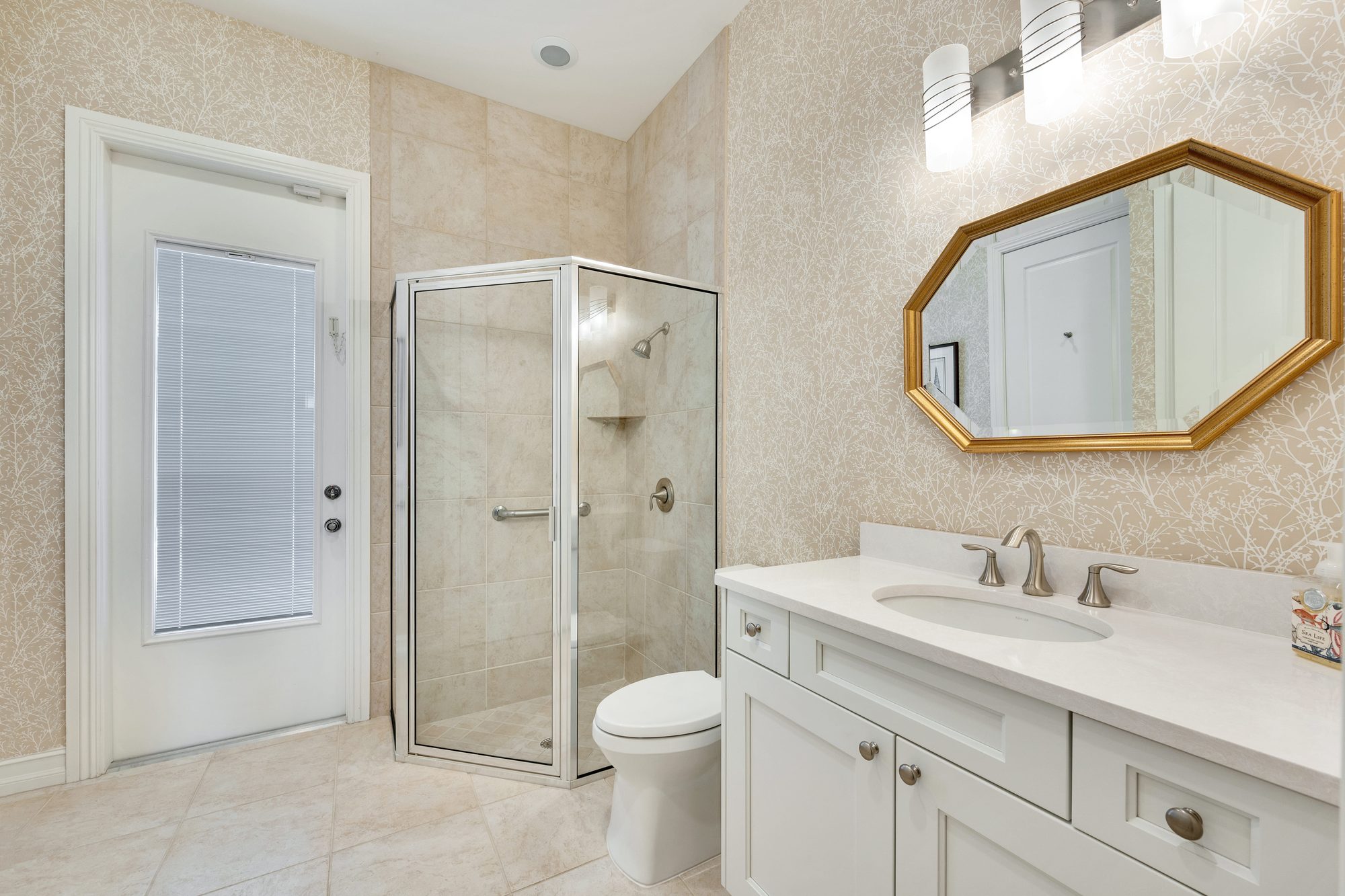 Interior real estate photo by NaplesArchMedia