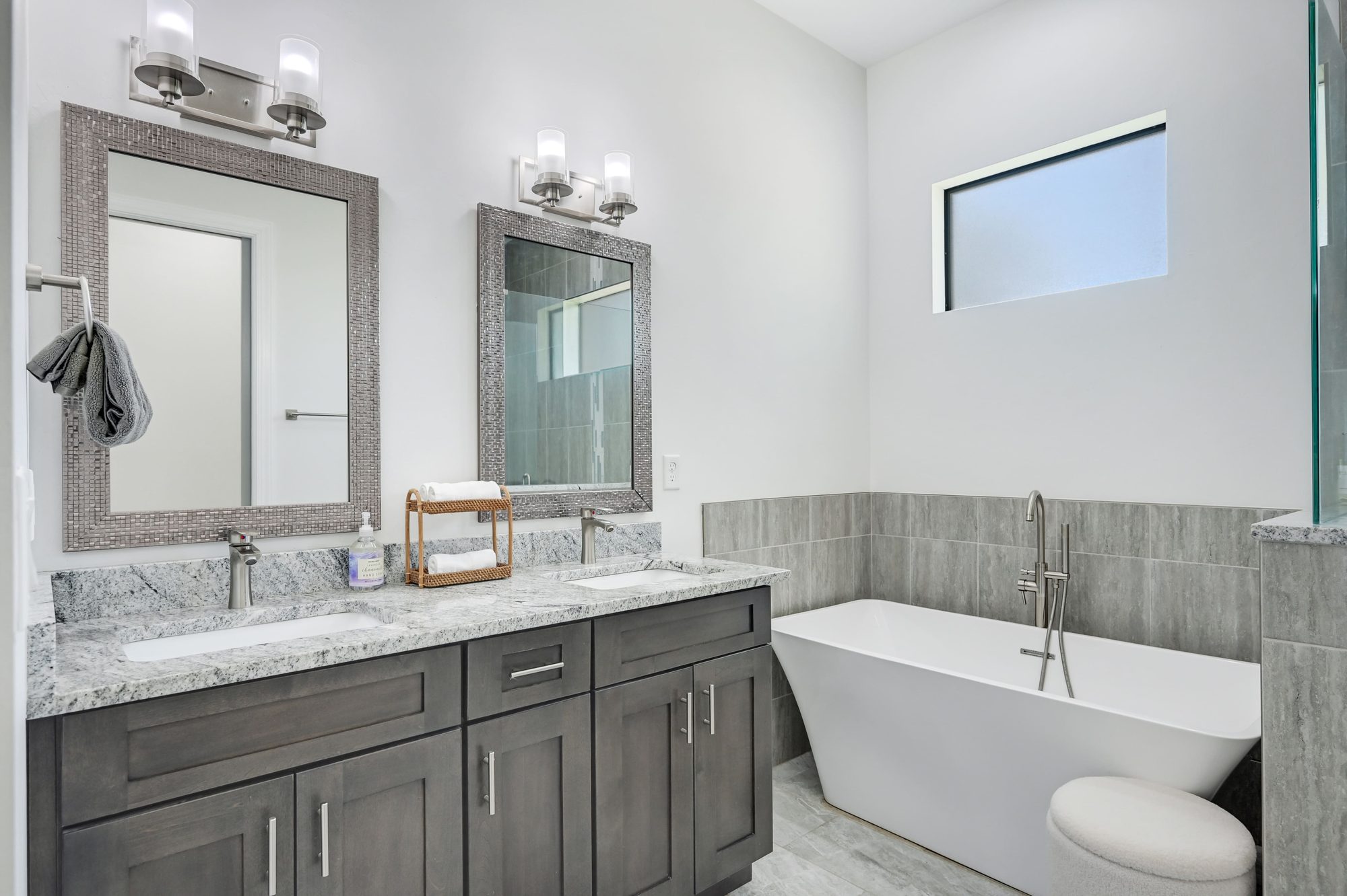 Interior real estate photo by NaplesArchMedia